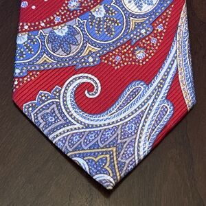 Jos. A. Bank Signature Gold Red Blue 100% Silk Made In Italy￼